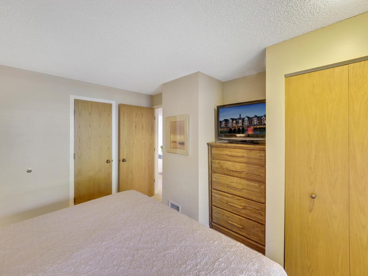 228 Edgewater Inn Шарлевоа Екстериор снимка