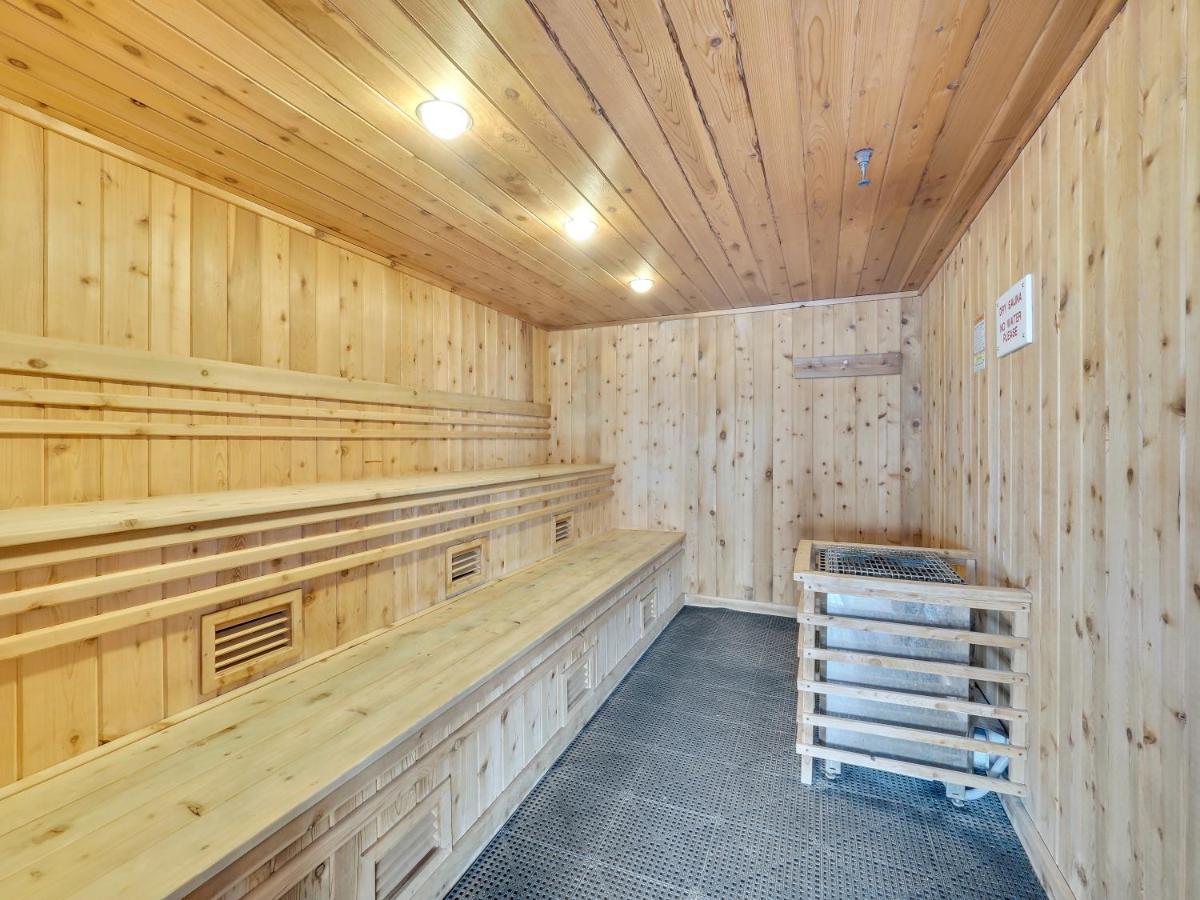228 Edgewater Inn Шарлевоа Екстериор снимка
